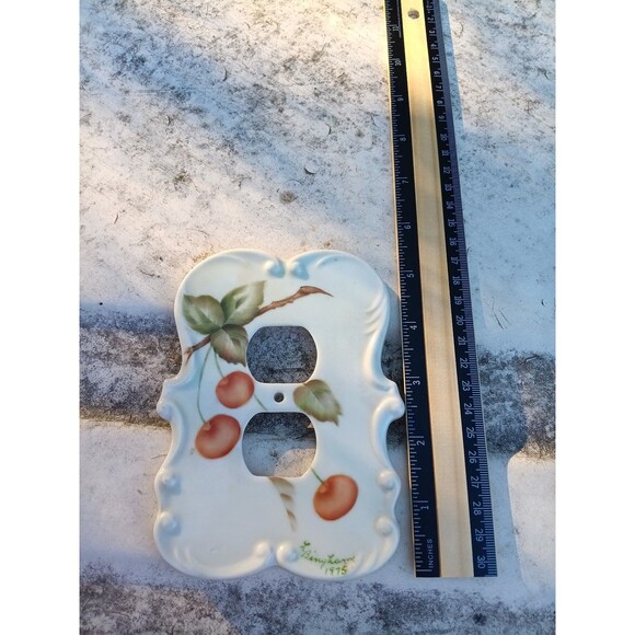 Vintage 1975 Hand Painted Artist Signed Light Switch Cover Ceramic - Picture 6 of 6